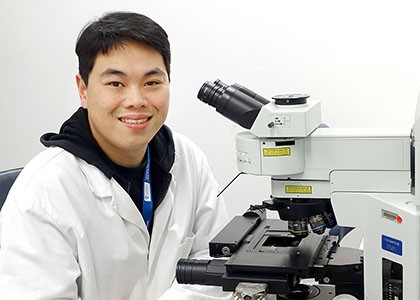 richard_yulo_microscope_300px